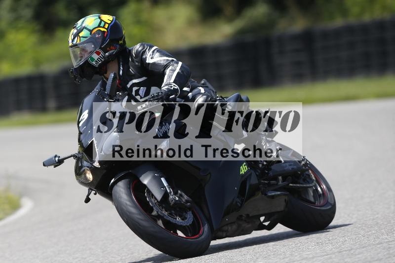Archiv-2025/27 12.06.2025 Ducati Schweiz Trackday Warmup  ADR/blau-bleu/3